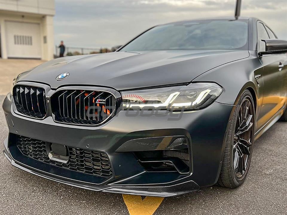 Juodas blizgus CS Stiliaus priekinio buferio spoileris skirtas BMW F90 M5 Facelift modeliams